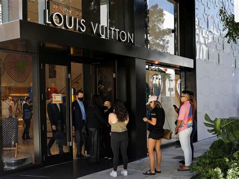 louis vuitton hausse des prix|Louis Vuitton va augmenter ses prix. .